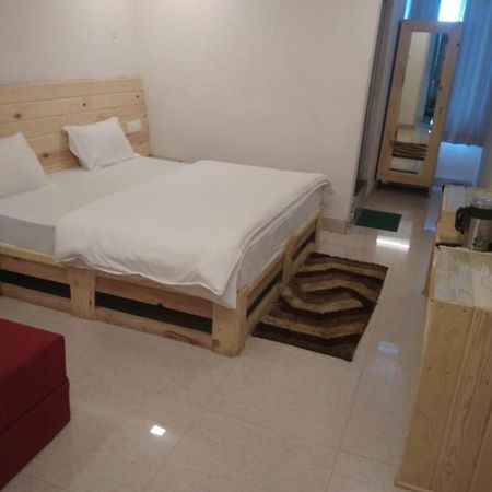 Hotel Charanpaduka Badrinath Eksteriør billede
