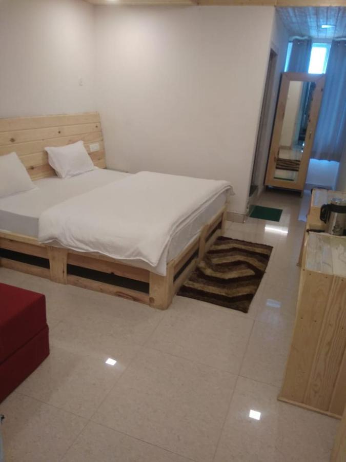 Hotel Charanpaduka Badrinath Eksteriør billede