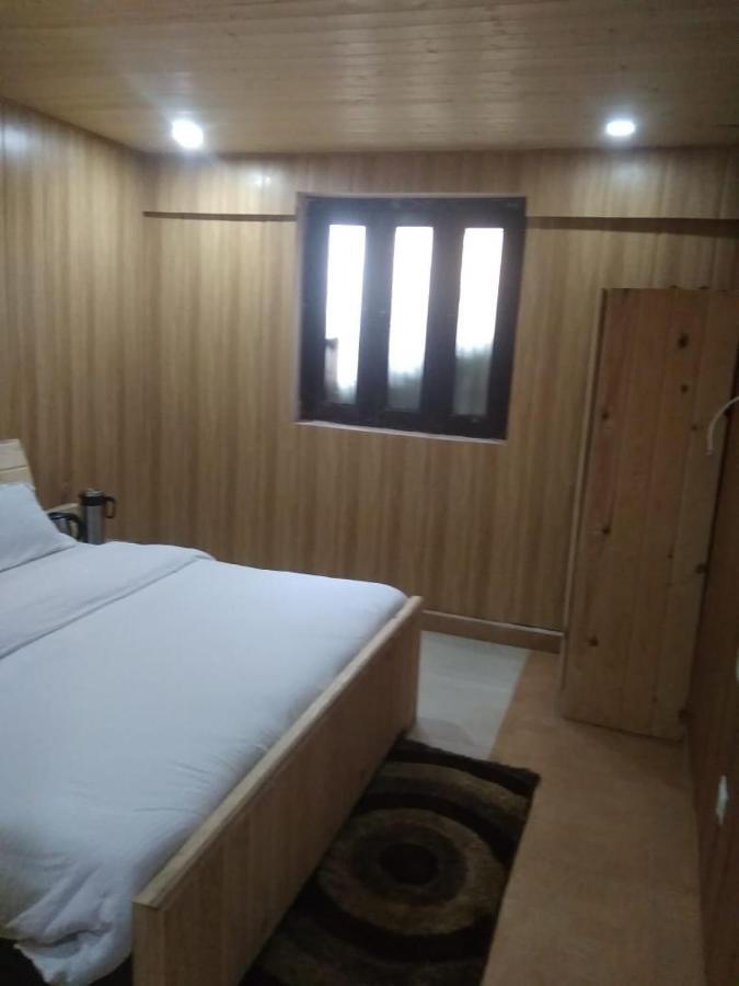 Hotel Charanpaduka Badrinath Eksteriør billede