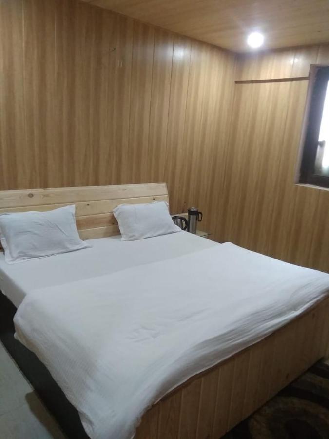 Hotel Charanpaduka Badrinath Eksteriør billede